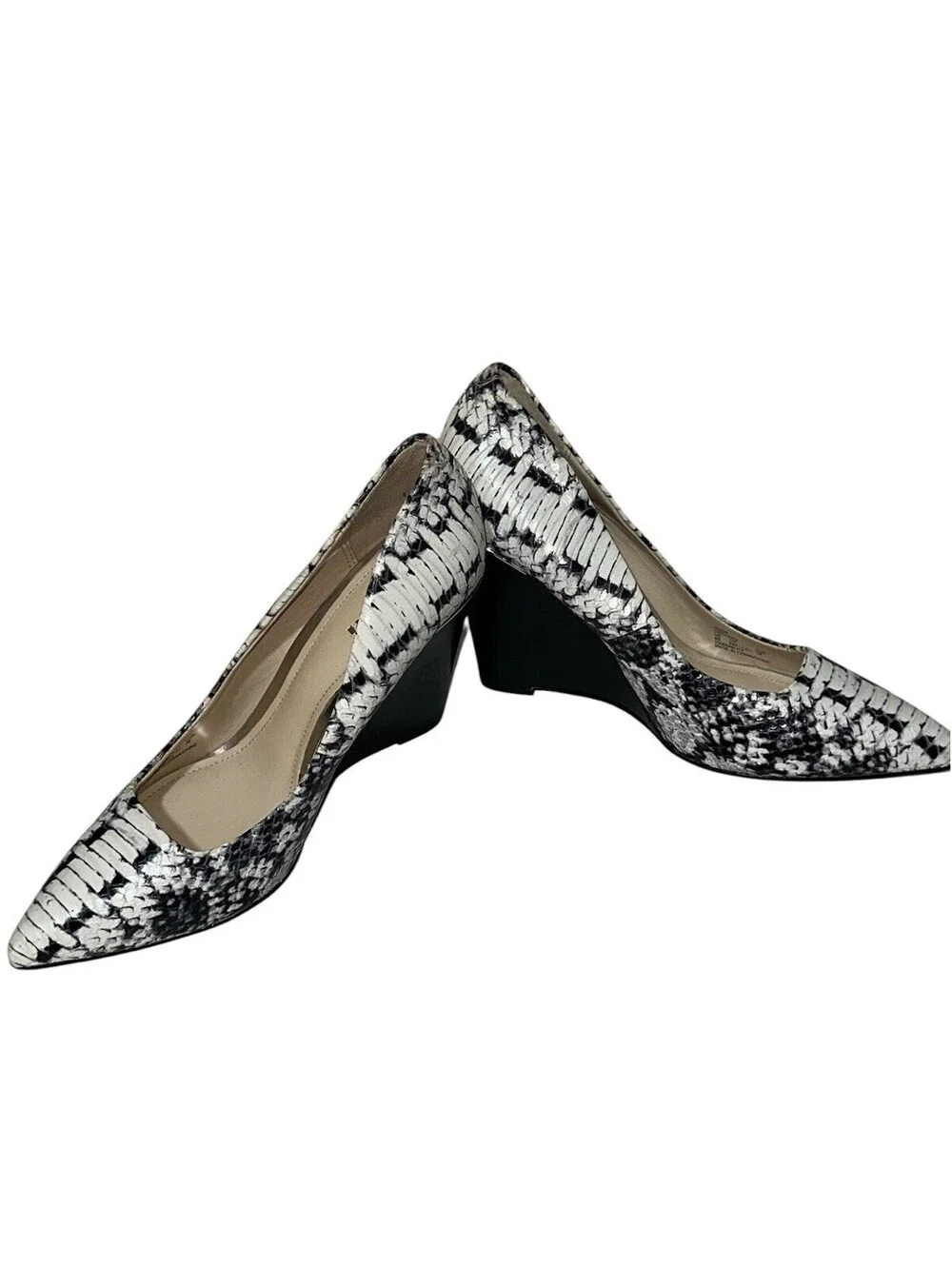 Coach Orchard White & Black Snakeskin Size 8 closed toe wedge heels Excellent